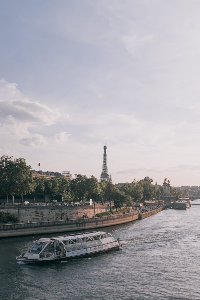 atrakcje Paryża: rejs po sekwanie